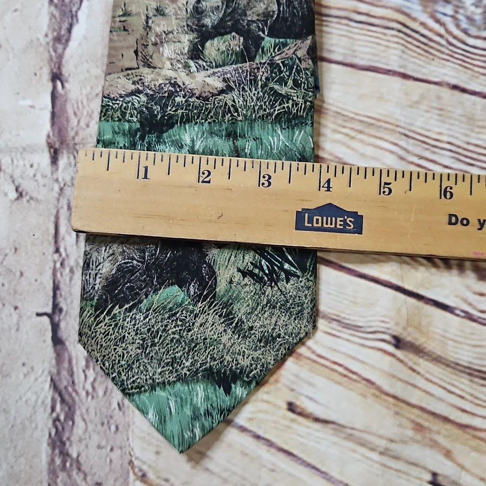 Endangered Species Rino‎ Tie